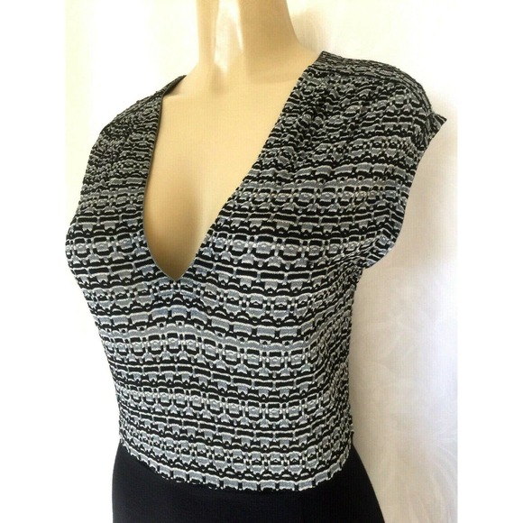 Iisli Dress Wool Sheath Black Gray Metallic Cap Sleeve S Sheath Knee Len… - Picture 2 of 5